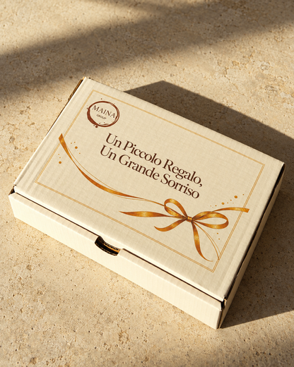 Confezione regalo Maina Group con scritta Un Piccolo Regalo Un Grande Sorriso